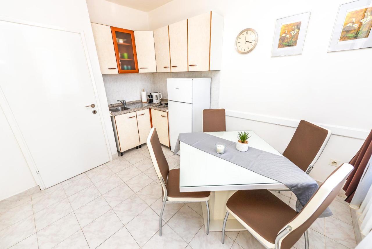Apartments Ankica Новаля Екстериор снимка