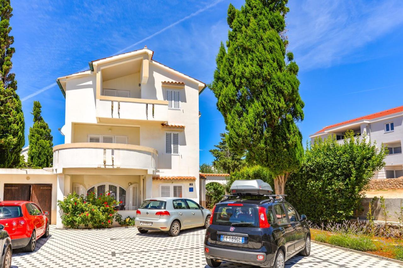 Apartments Ankica Новаля Екстериор снимка