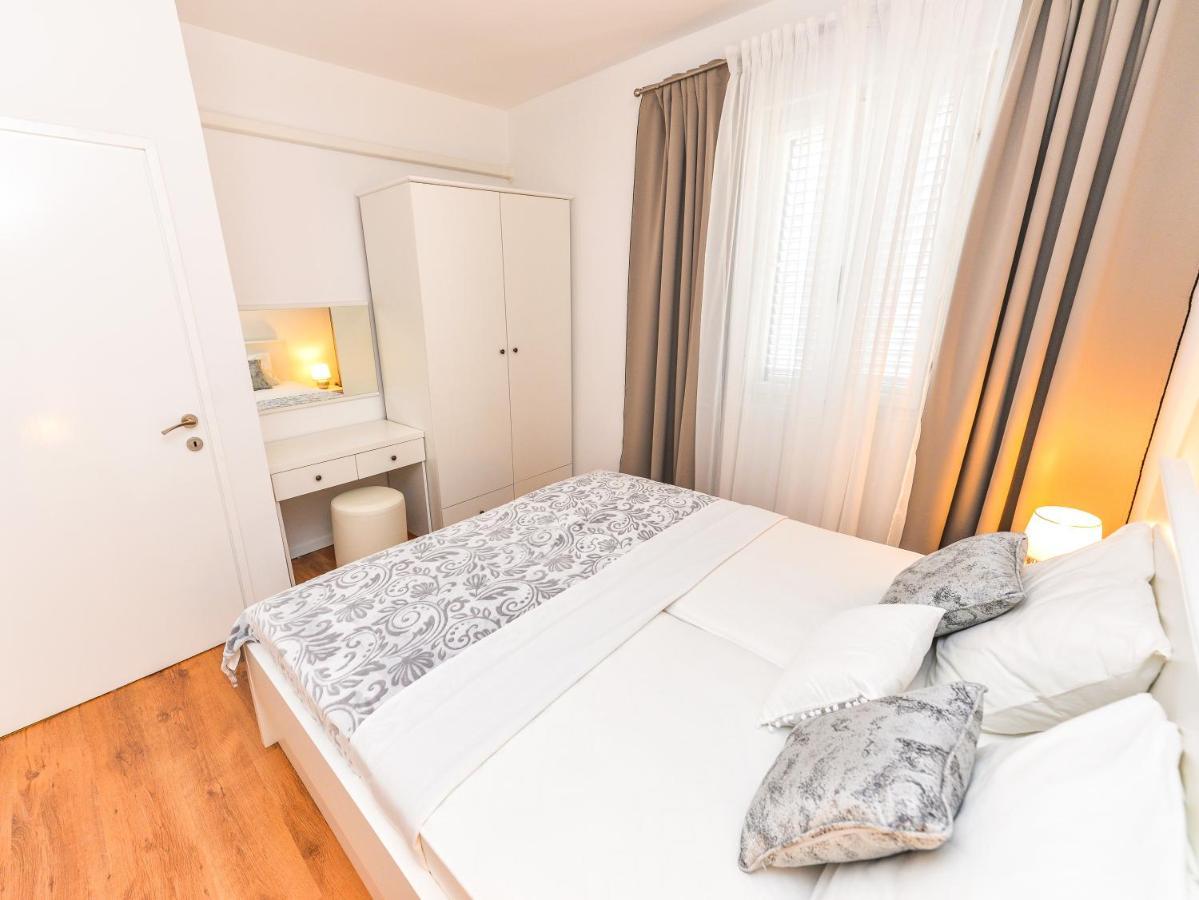 Apartments Ankica Новаля Екстериор снимка