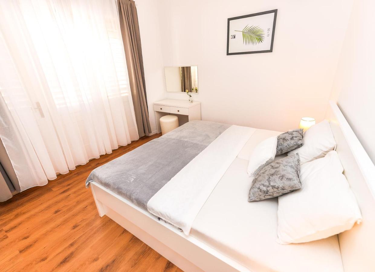 Apartments Ankica Новаля Екстериор снимка