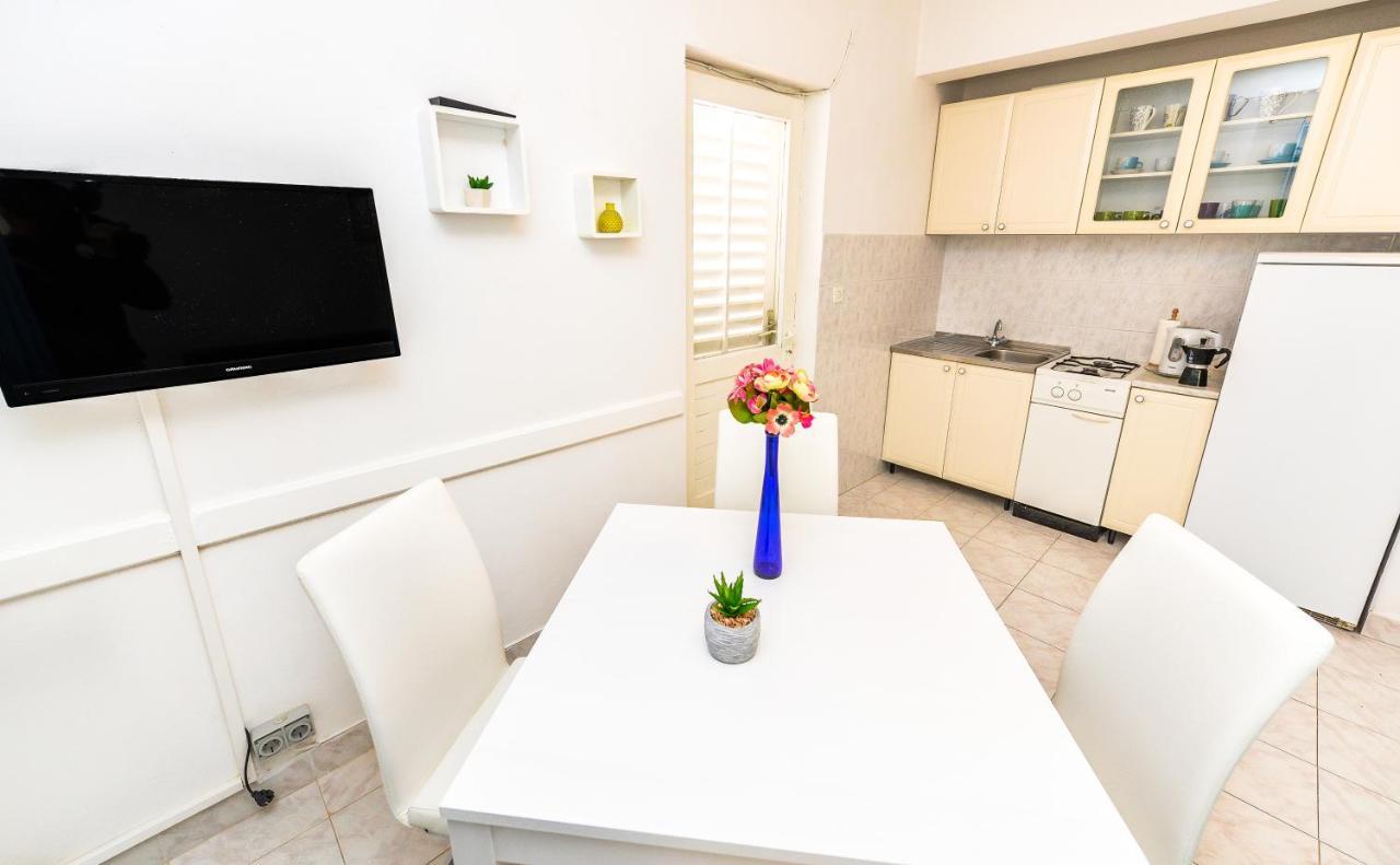 Apartments Ankica Новаля Екстериор снимка