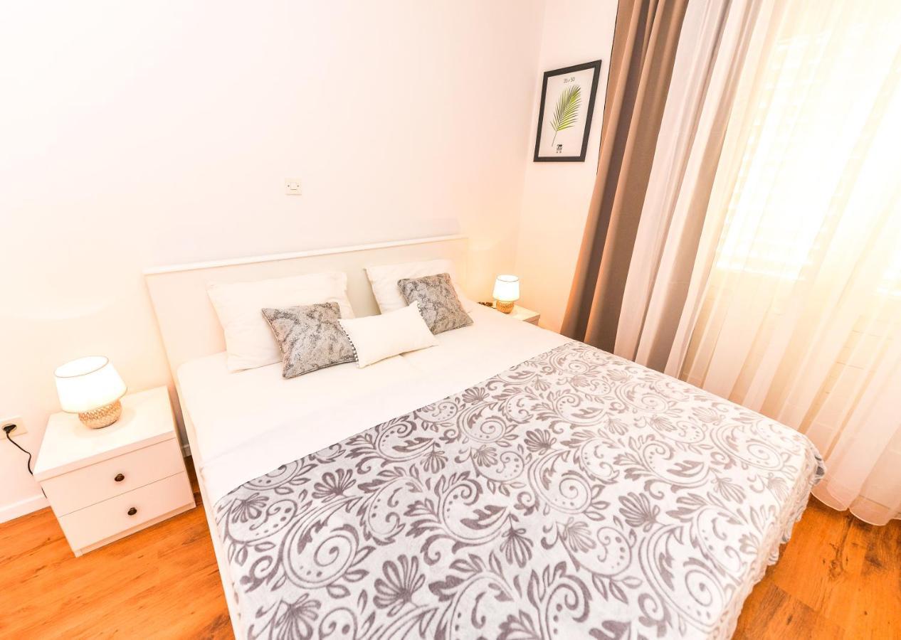 Apartments Ankica Новаля Екстериор снимка